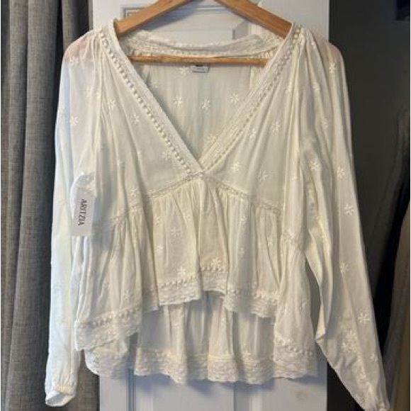 Aritzia Sunday Best Duet Sheer Long Sleeve - Picture 3 of 3